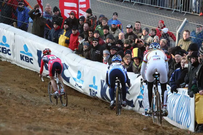 zolder-women-descending.jpg