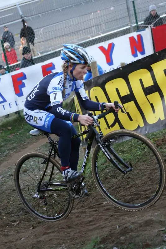 zolder-women-vdbrand.jpg