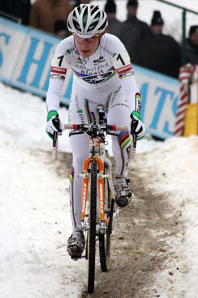 Marianne Vos races through Zolder. Will she keep those stripes? © Bart Hazen
