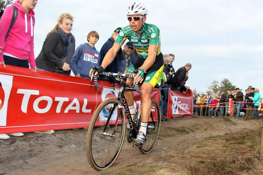 Sven Nys chased hard and finished 26 seconds behind Albert.  © Bart Hazen