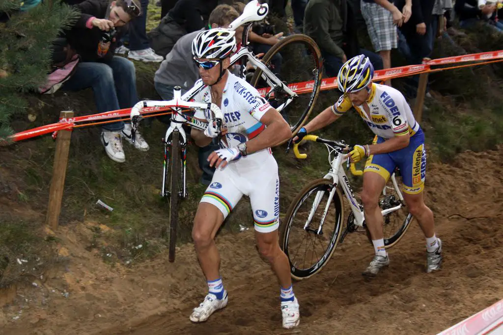 The world champion shoulders his bike.  © Bart Hazen