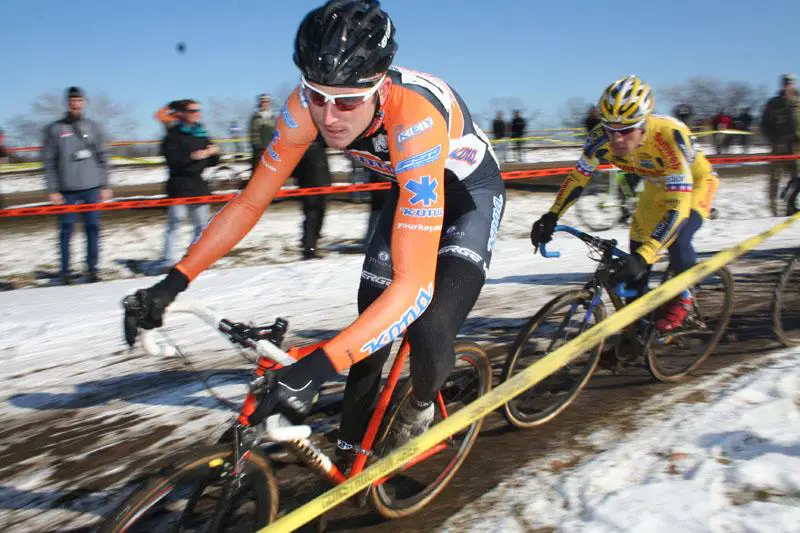 trebon-leads-pack-and-the-rest-of-the-pack-on-lap-1-photo-by-andrew-yee