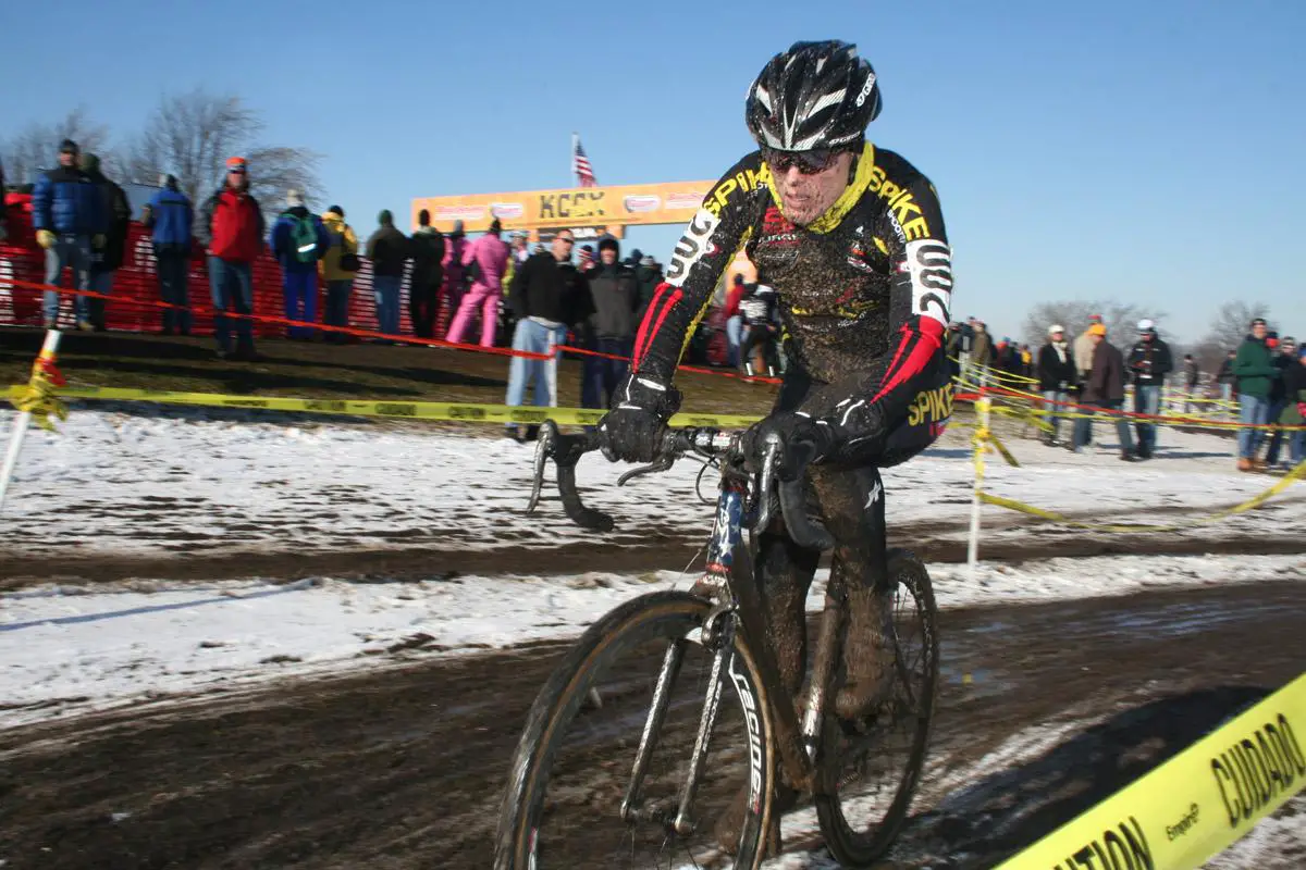 Katie Compton racing to her fourth elite cyclocross national championship, Kansas City, 2007. © Cyclocross Magazine