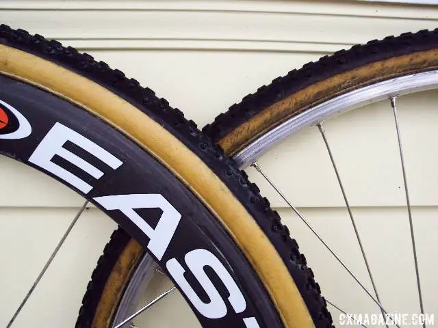 tan wall cyclocross tyres