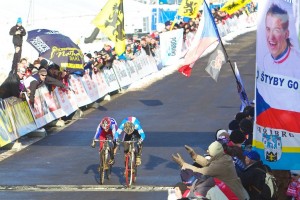 Czech Paprstka pips France's Alaphilippe at the line to win the Junior World title. © Joe Sales