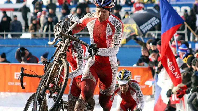 The Polish Szczepaniak brothers dominated the U23 World Championship race in Tabor.