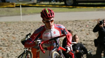 SCX Silver Lake Men's Elite winner Nick Weighall runs the barriers