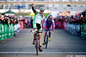 Jeremy Powers drills it all the way to the line to hold off Tim Johnson and win the USGP series ©Joe Sales