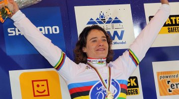 Marianne Vos wins her third consecutive world title in Saint Wendel
