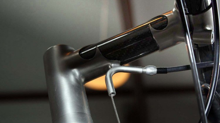 The cable hanger on the custom Bruce Gordon titanium stem. © Paul Guerra
