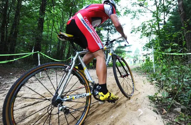 Wilichowski churns through the sand © Natalia Boltukhov | Pedal Power Photography