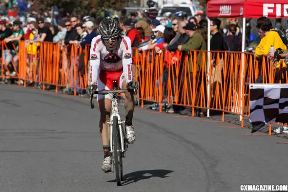 Chris Sheppard won the Elite men's race with a dominant ride. ©Pat Malach