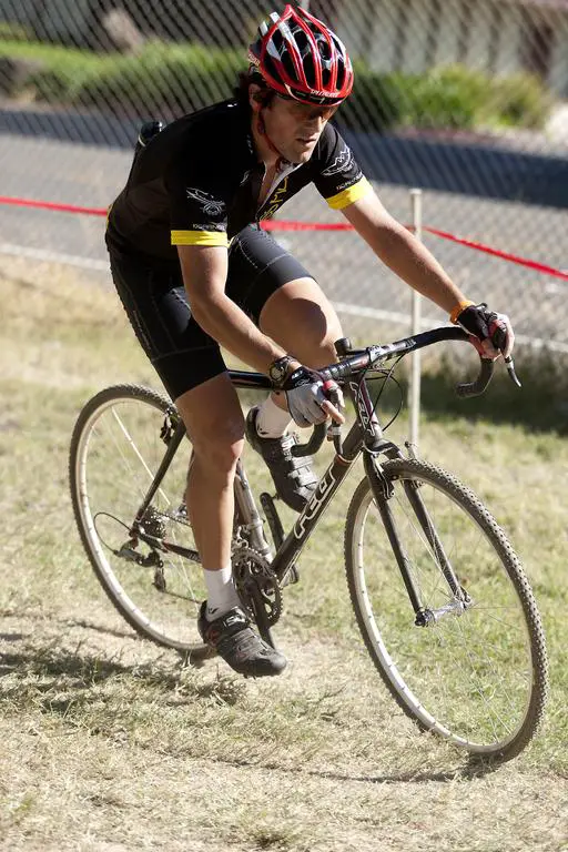 Matt Obregon (Bicycles Plus/Sierra Nevada) on his way to winning the Category A Men’s race. © Tim Westmore