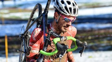 HPCX winner Lukas Winterberg runs through the mud on the off-camber section. © Ethan Glading