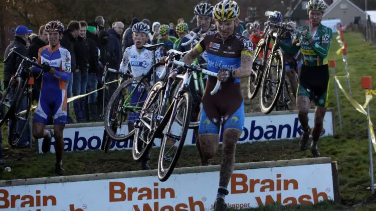 Kenneth van Compernolle takes the barriers, and Nys took the win at Superprestige Glieten. Bart Hazen
