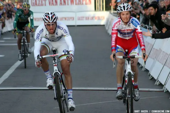 Pauwels takes the win at the GvA Troffee race in Hasselt. Bart Hazen
