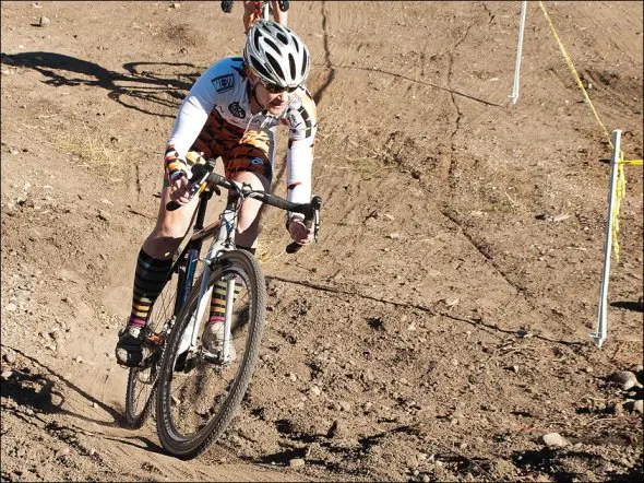 Bob Presta (right) leads Frank Gonzalez early in the MuleCross Mens 1/2/3 race.  © FrigidLight.com