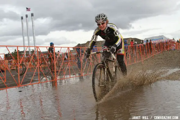 Kerry Barnholt digs deep on the Bend course. © Janet Hill