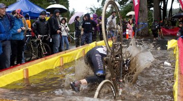 The Pool of Filth proved to be a suprisingly refershing obstacle for some. SSCXWC 2011. © Tim Westmore