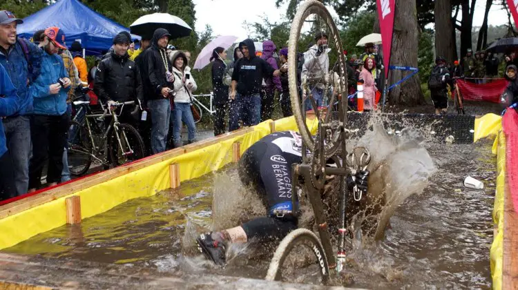 The Pool of Filth proved to be a suprisingly refershing obstacle for some. SSCXWC 2011. © Tim Westmore