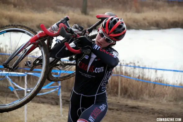 Emma White dominates the 15-16 Junior Women's field despite some early tumbles. © Cyclocross Magazine