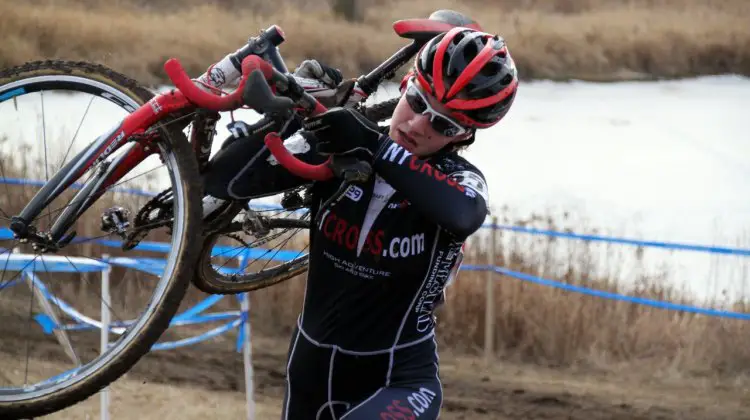 Emma White dominates the 15-16 Junior Women's field despite some early tumbles. © Cyclocross Magazine