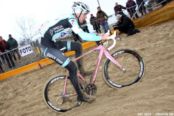 Zdenek Stybar tests out the sand. Bart Hazen