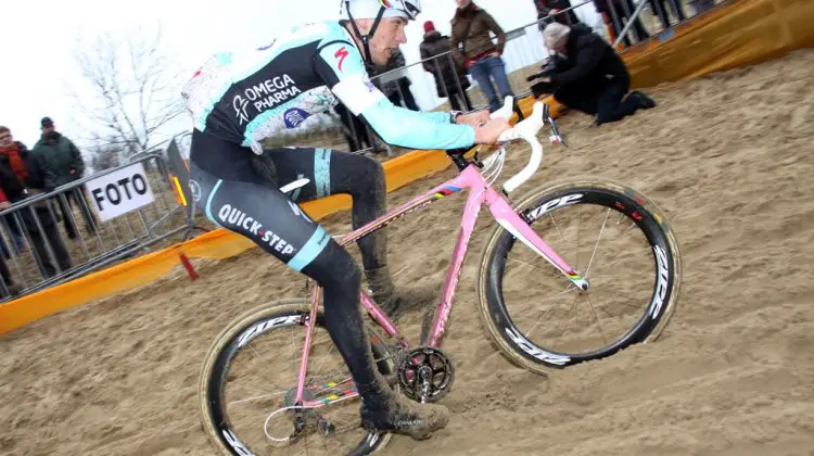 Zdenek Stybar tests out the sand. Bart Hazen