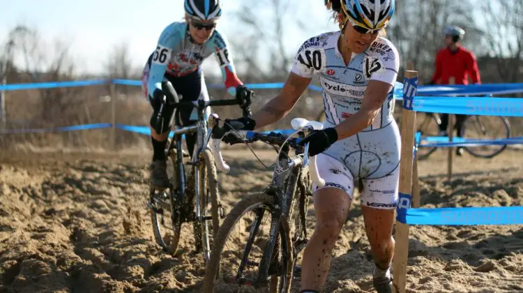 Linda Sone and Kimberly Flynn battled back and forth for the Masters 40-44 Women's title. © Cyclocross Magazine