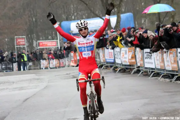 Pauwels takes the win at GP Heuts. Bart Hazen