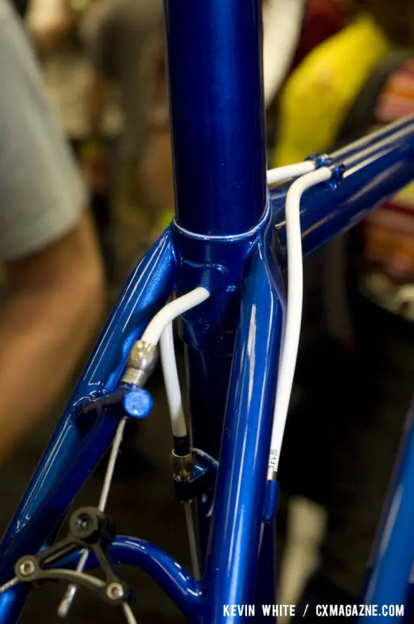 The rear brake cable is routed through the top tube with an additional touch behind the seat tube.© Kevin White The rear brake cable is routed through the top tube with an additional touch behind the seat tube.© Kevin White