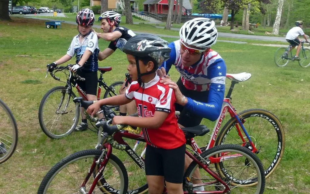 Jeremy Powers and Justin Lindine sign a few autographs after practice. © Cyclocross Magazine