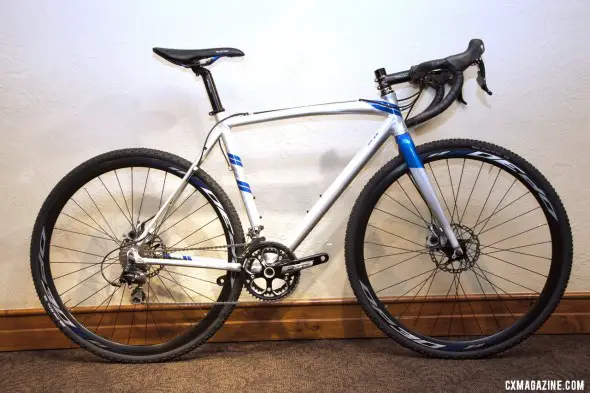 The Raleigh 2013 RX 2.0 features Shimano 105 and CX70 components and Avid BB7 disc brakes. © Cyclocross Magazine