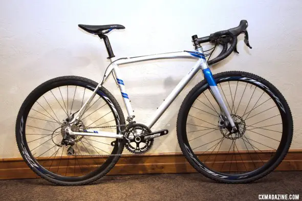 The Raleigh 2013 RX 2.0 features Shimano 105 and CX70 components and Avid BB7 disc brakes. © Cyclocross Magazine The Raleigh 2013 RX 2.0 features Shimano 105 and CX70 components and Avid BB7 disc brakes. © Cyclocross Magazine
