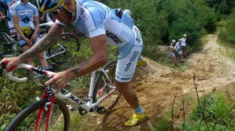 Adam Myerson shows off his remounting skills after the sandy runup. © Cyclocross Magazine