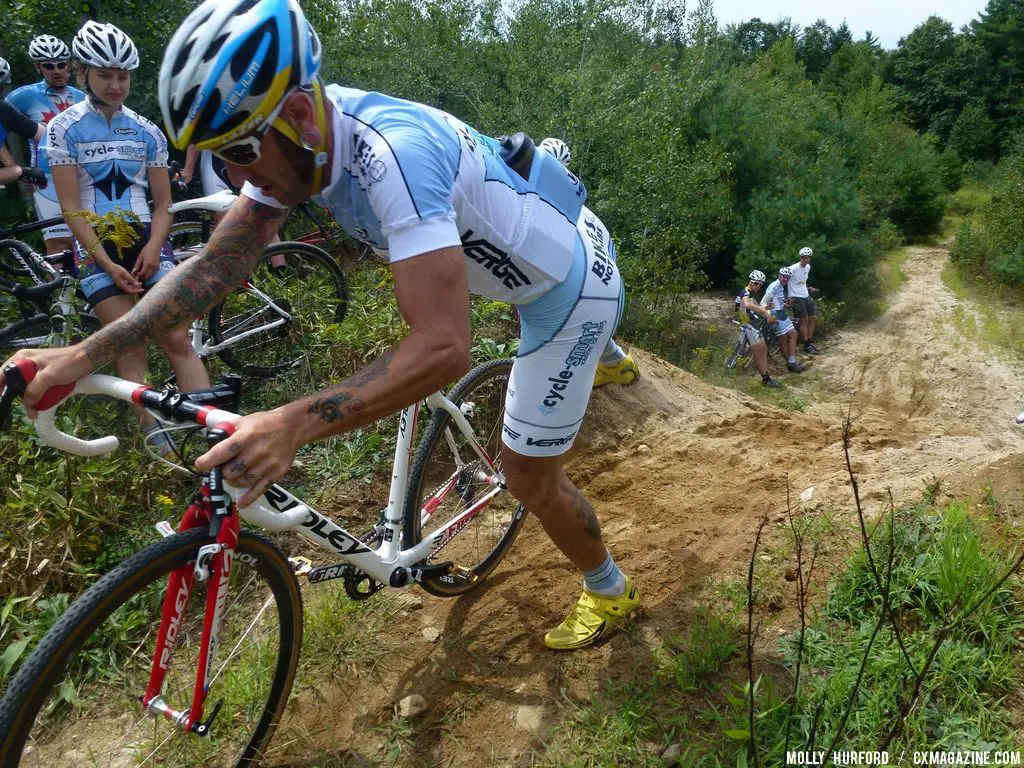 Adam Myerson shows off his remounting skills after the sandy runup. © Cyclocross Magazine