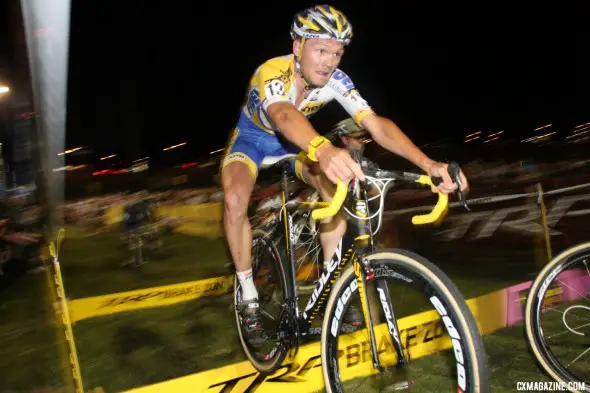 Arnoud Jouffroy cleared the barriers each lap. CrossVegas 2012. ©Cyclocross Magazine