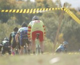 The front of the single speed race begins splintering on lap one © Kenton Berg