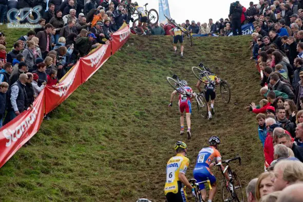 Heading up the long, long run-up at GP Mario de Clercq. © Gregg Germer