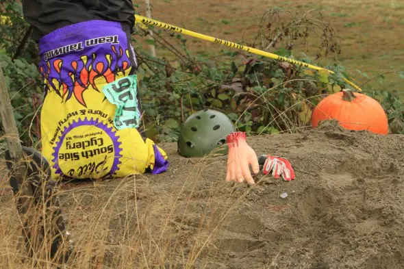 Halloween and cycling come together © Janet Hill