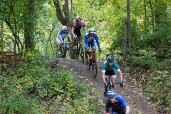 The Elite Men's Field on the descent. © Kent Baumgardt