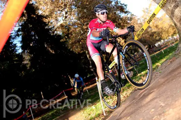 The Single Speed A class went to Gareth Feldstein (Ritte CX Team), but not without some pressure from Eric Nelson (Mudfoot). © Phil Beckman/PB Creative