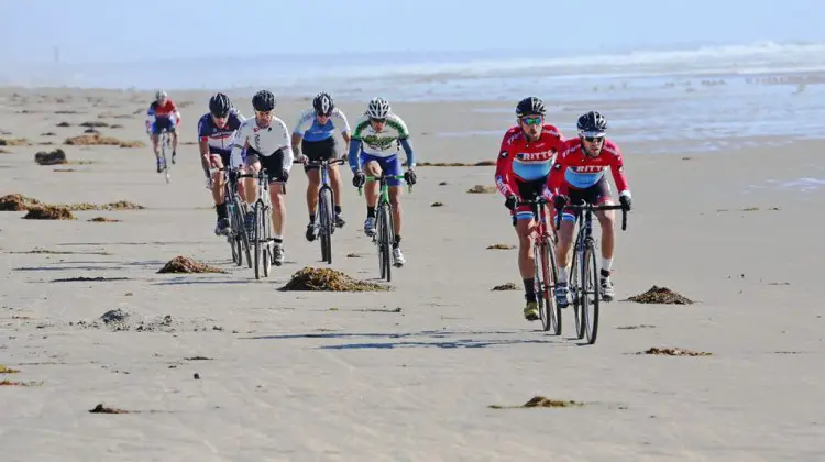 It was a long, hard slog up the beach into the wind. Here, Ritte CX teammates Gareth Feldstein and Alan Zinniker create a gap in the Single Speed A group that would never be closed. © Phil Beckman/PB Creative
