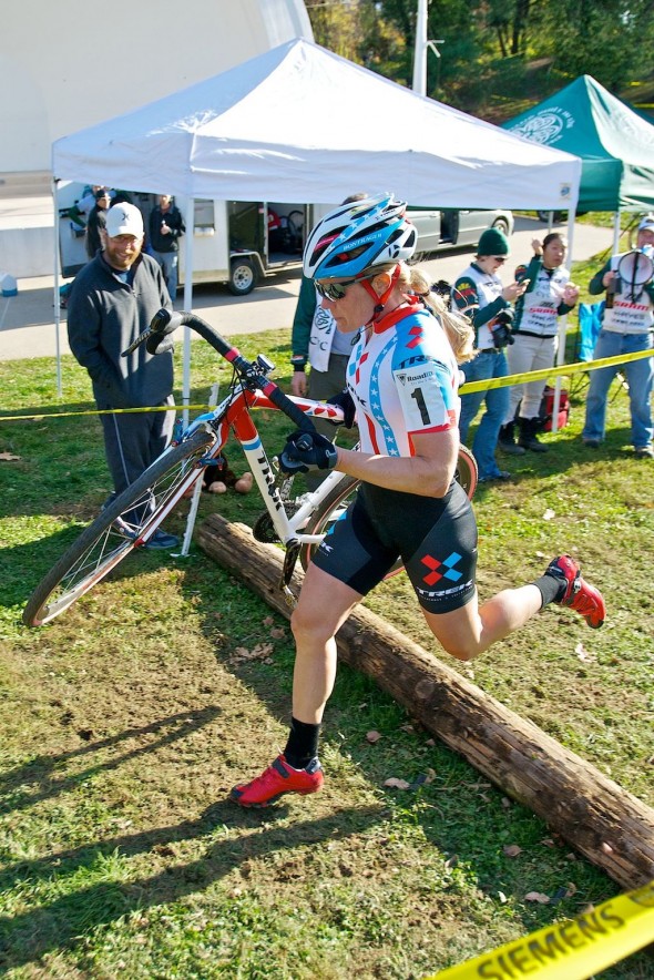 Compton over the logs at the Cincy3 Day 1 race. © Jeffrey_Jacucyk