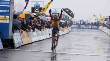 Sven Nys, shown here at Koksijde, raised his hands again today at Roubaix. © Bart Hazen