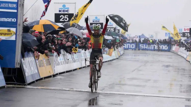 Sven Nys, shown here at Koksijde, raised his hands again today at Roubaix. © Bart Hazen