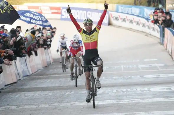 Sven Nys win the fourth round of the World Cup Series at Roubaix © Bart Hazen
