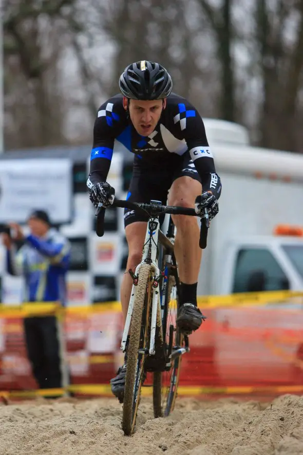 Sven Baumann through the sand. © Kent Baumgardt