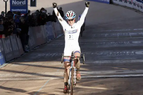 Katie Compton overcame a number of crashes to win at Roubaix © Bart Hazen