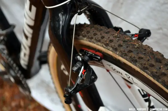 A close look at Justin Lindine's Redline Carbon Conquest. © Cyclocross Magazine